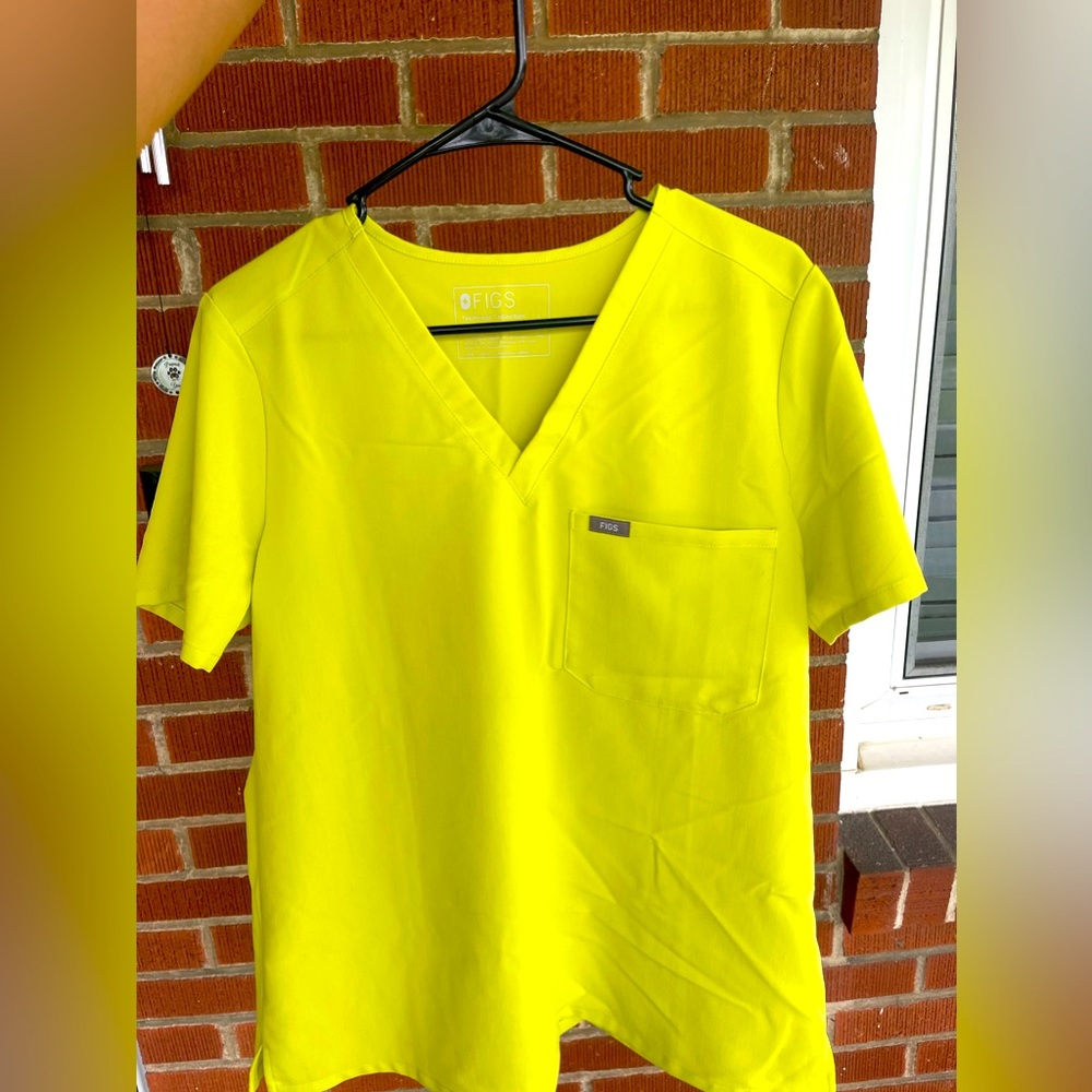 FIGS Catarina top size Large, EUC